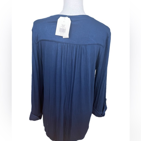 🔥🔥Wonderly Top Womens L Popover Navy Blue3/4 Sleeve Pleated V Neck Stretch NWT - Picture 3 of 5